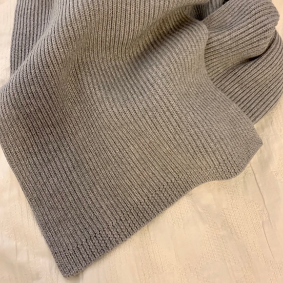 NWT Theory Cashmere Scarf 🧣 - Picture 5 of 8